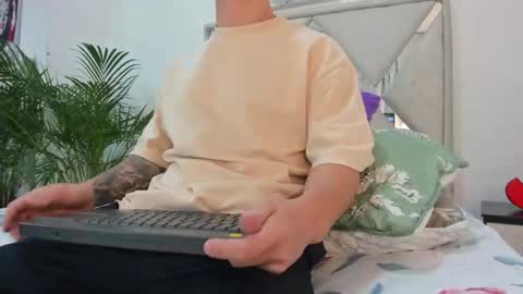 Call me Lian online show from March 25, 2026, 12:11 pm