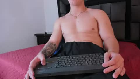 Snapshot of liam_saint chatting on July 24, 2026, 12:47 pm Call me Lian online show from July 24, 2026, 12:47 pm