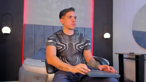 Liam online show from April 15, 2026, 12:23 pm