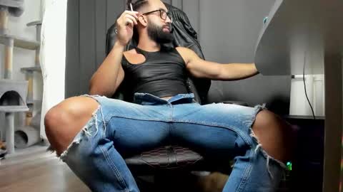 Liam online show from October 22, 2025, 7:41 am