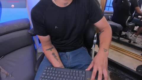 LiamDeep online show from December 16, 2025, 9:42 pm