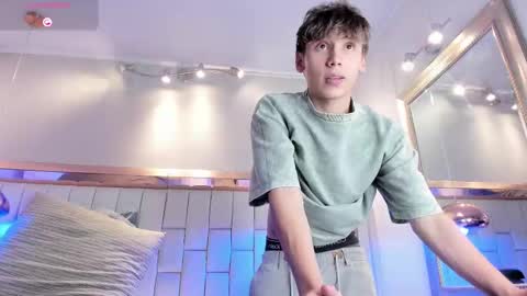liaml_18_ online show from November 27, 2025, 10:01 pm