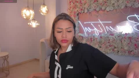 Liam online show from April 20, 2026, 11:46 am