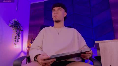 Liam Thunder online show from November 10, 2025, 2:54 am