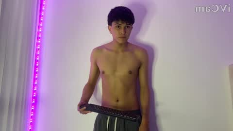 lian_y_dilan online show from April 4, 2026, 10:51 pm