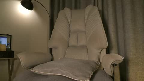 lianewhite online show from April 21, 2026, 2:51 am