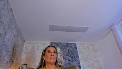 Lian online show from March 10, 2026, 7:41 pm