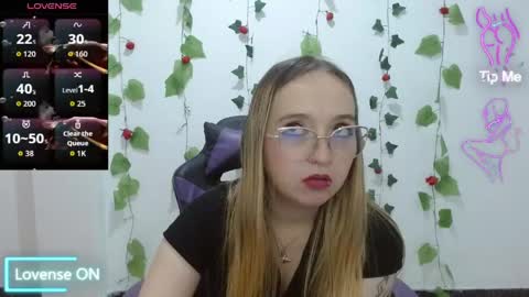 Lia Roberts online show from April 22, 2026, 3:09 am