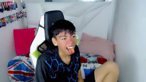 Snapshot of liarr_ chatting on May 2, 2026, 3:11 am LIAR online show from May 2, 2026, 3:11 am