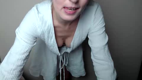 Lia online show from February 7, 2026, 1:15 pm