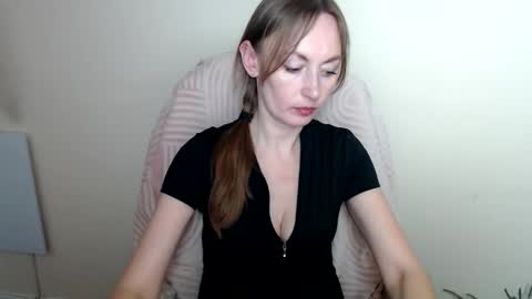 Lia online show from April 21, 2026, 12:00 pm