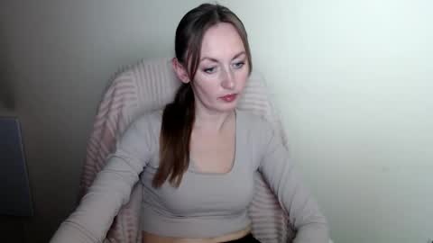 Lia online show from April 22, 2026, 1:01 pm