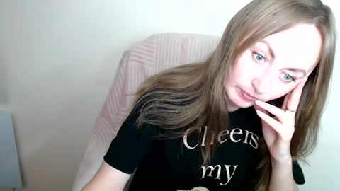 Snapshot of liasais_ chatting on May 12, 2026, 12:35 pm Lia online show from May 12, 2026, 12:35 pm