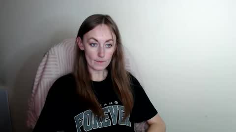 Snapshot of liasais_ chatting on May 17, 2026, 12:23 pm Lia online show from May 17, 2026, 12:23 pm