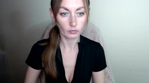 Snapshot of liasais_ chatting on May 18, 2026, 12:33 pm Lia online show from May 18, 2026, 12:33 pm