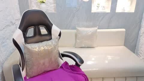 Online 800 to 1400 online show from December 5, 2025, 1:20 pm