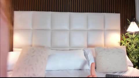  LIA TINK  online show from November 22, 2025, 6:07 pm