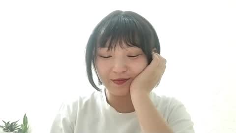 Snapshot of libbiepostlethwaite chatting on May 6, 2026, 4:34 pm Molly online show from May 6, 2026, 4:34 pm