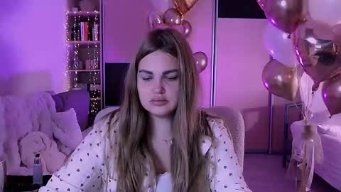 libra_mia online show from October 6, 2025, 3:15 am