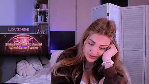 libra_mia online show from December 22, 2025, 5:21 pm