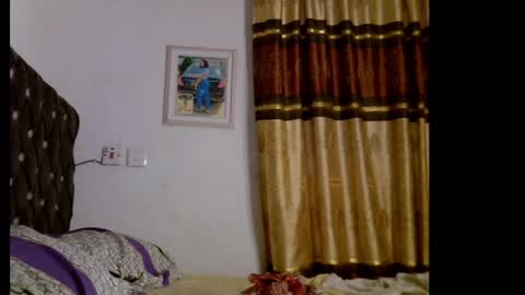 lickmefuckmex online show from April 1, 2026, 5:43 pm