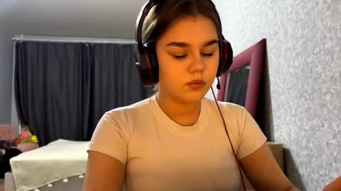 Anna online show from December 4, 2025, 4:38 pm