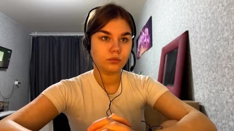 Anna online show from December 5, 2025, 3:52 pm