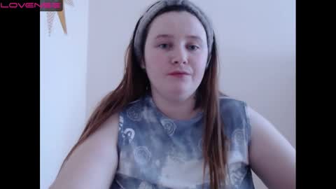 light_lunaa online show from January 8, 2025, 8:49 am