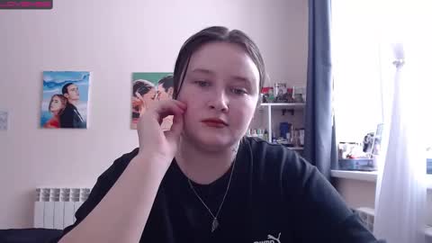 light_lunaa online show from March 6, 2025, 9:36 am