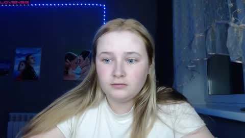 light_lunaa online show from October 24, 2025, 12:56 pm