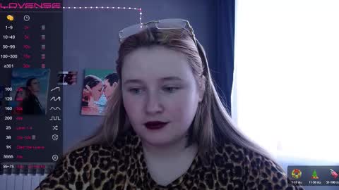 light_lunaa online show from November 21, 2025, 8:35 am