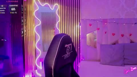 LIHIAN online show from February 18, 2026, 3:24 am