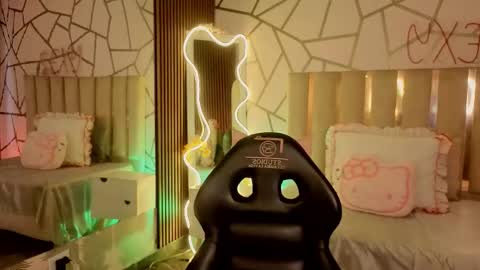 LIHIAN online show from March 12, 2026, 3:18 pm