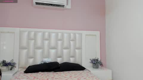 Lia  online show from April 9, 2026, 5:51 pm