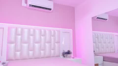 Lia  online show from April 10, 2026, 5:17 pm