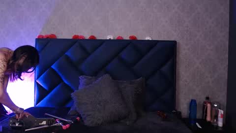 lia  online show from April 23, 2026, 7:05 pm