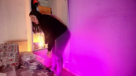         online show from February 17, 2025, 11:44 am