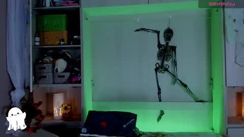         online show from October 8, 2025, 11:41 am