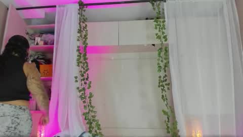         online show from November 17, 2025, 11:49 am