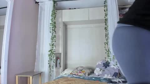         online show from November 28, 2025, 11:35 am