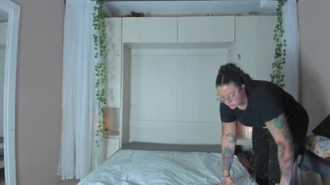 Snapshot of liiavega chatting on May 26, 2026, 12:01 pm online show from May 26, 2026, 12:01 pm