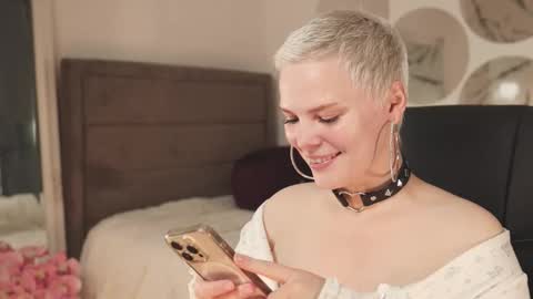 likaaberry online show from September 16, 2025, 5:03 pm