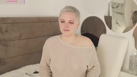 likaaberry online show from September 30, 2025, 12:43 pm