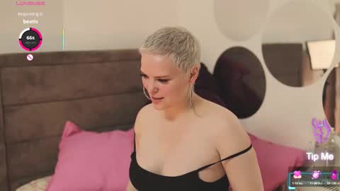 likaaberry online show from October 15, 2025, 5:18 am