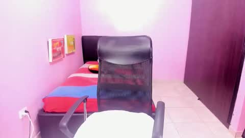 lil_mommy_slut online show from November 14, 2025, 11:53 am