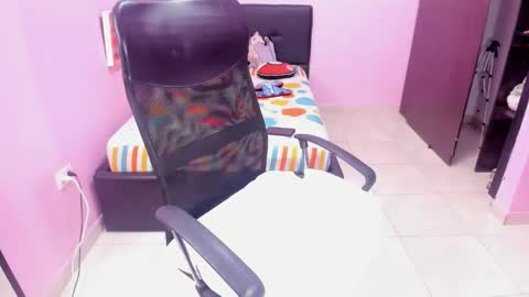 lil_mommy_slut online show from November 18, 2025, 11:58 am