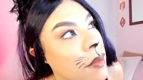 Lola online show from October 31, 2025, 11:50 pm