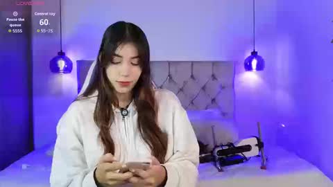 lila_min online show from September 11, 2025, 1:55 pm