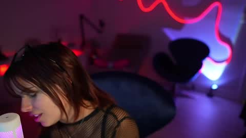 Rebecca online show from April 21, 2026, 4:52 am