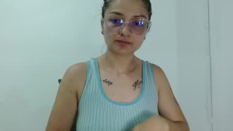 Snapshot of lilcoralinne_0 chatting on April 26, 2026, 11:24 pm Valeri Villalobos IG villa lobosvaleri online show from April 26, 2026, 11:24 pm
